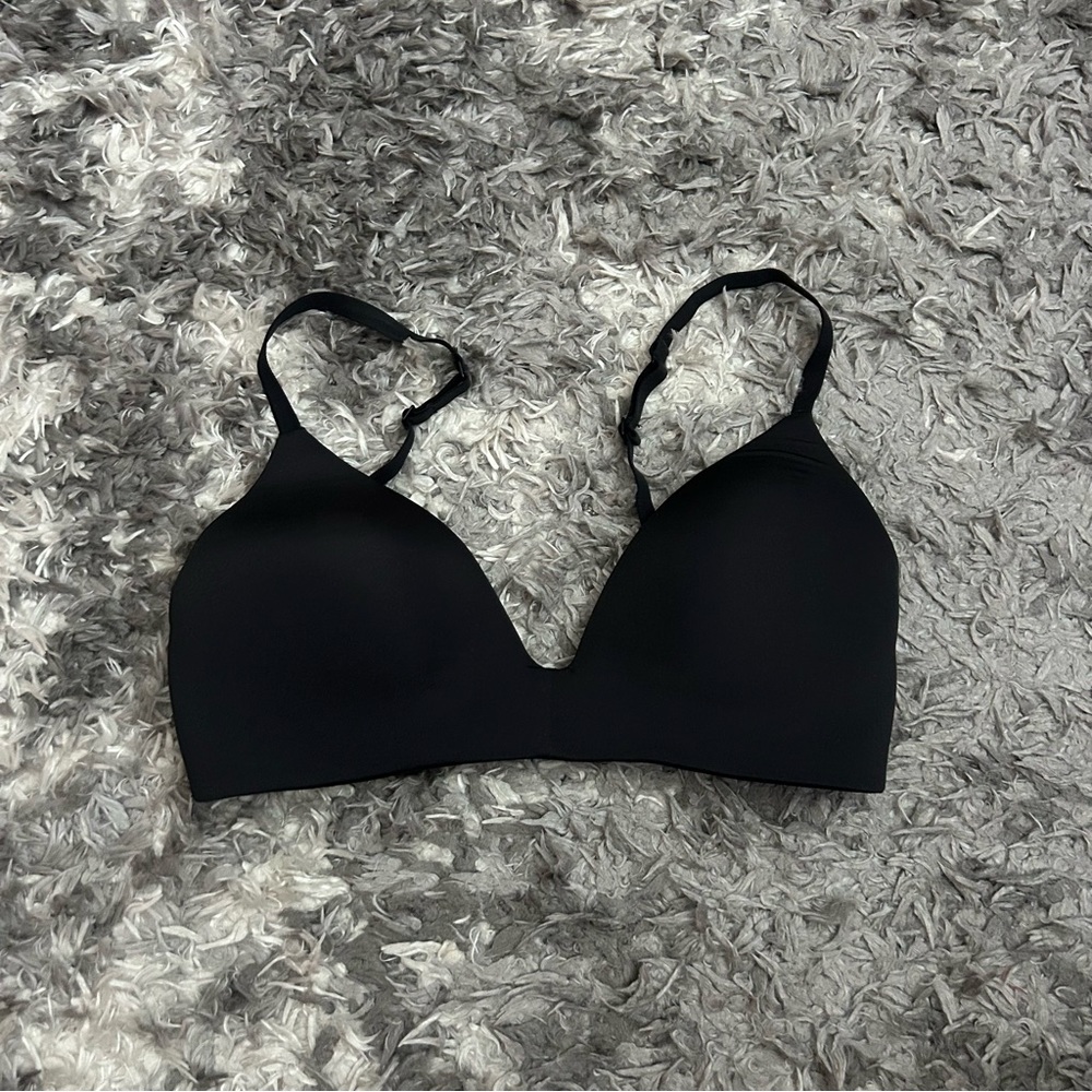 Skims Wireless form T shirt bra